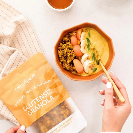 Naturiga Zerdeçal & Altın Çilek Granola